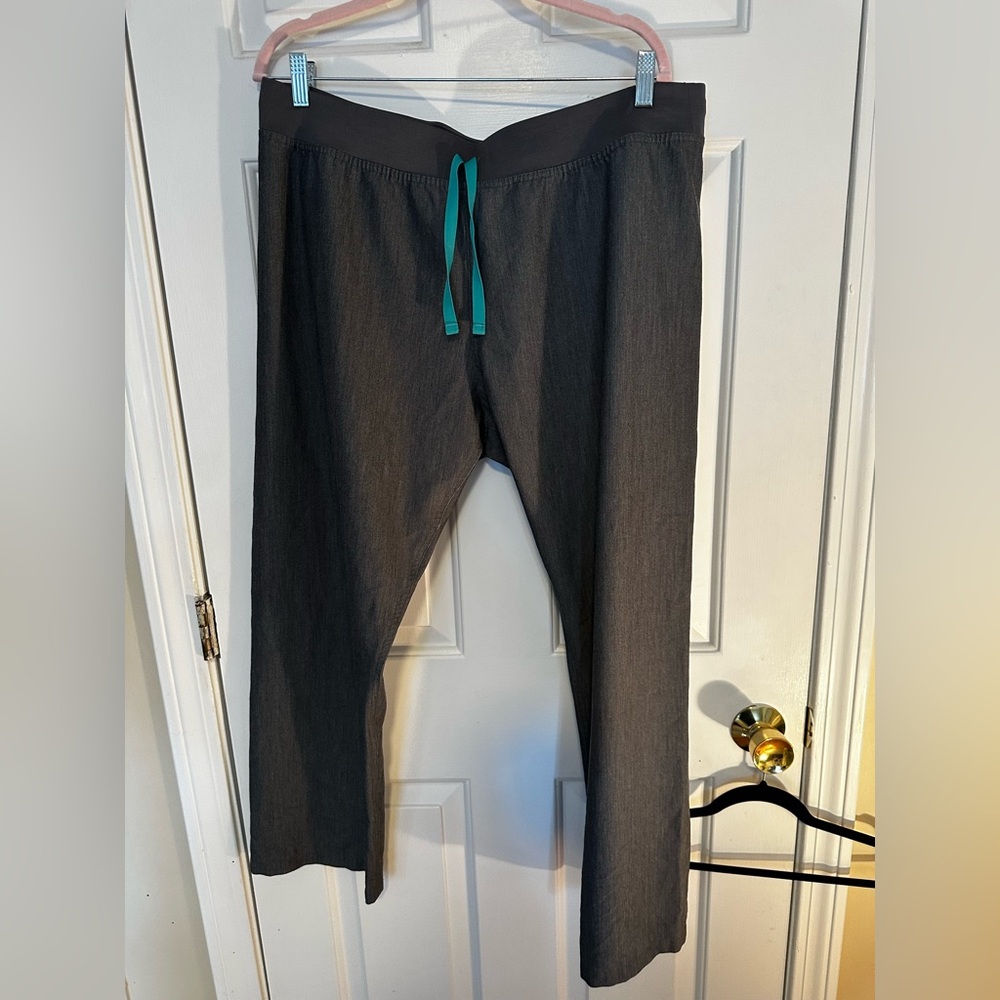 Women’s Figs Scrub Pants